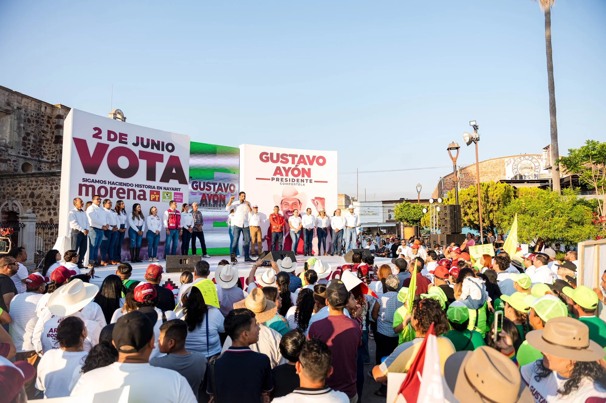Gustavo Ayón · Comunicación política